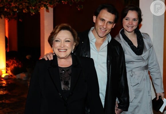 Mãezona, Nicette com o filho Paulo Goulart Filho e a nora, Lissandra Mello