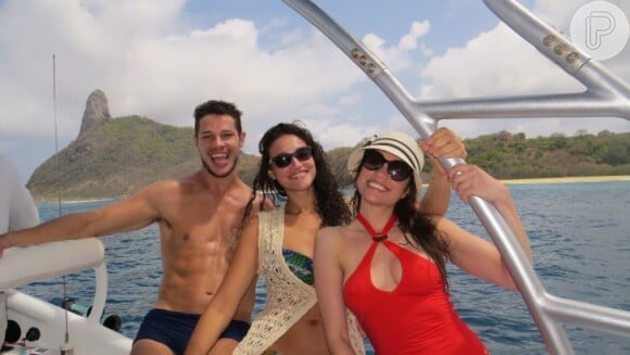José Loreto e Débora Nascimento fizeram o passeio de barco com a ex-BBB Maria Melilo