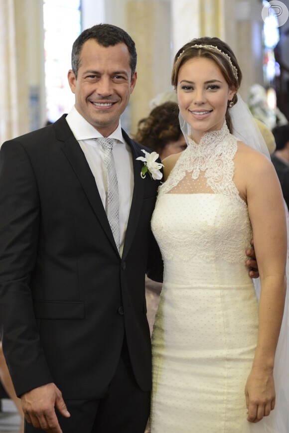 Paloma (Paolla Oliveira) e Bruno (Malvino Salvador) reatam casamento, em 'Amor à Vida', em 6 de janeiro de 2014