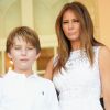 Melania Trump posa com o filho, Barron, fruto de seu relacionamento com Donald Trump