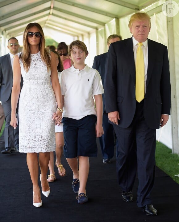 Melania Trump posa com o filho, Barron, fruto de seu relacionamento com Donald Trump, nascido em 20 de março de 2006.