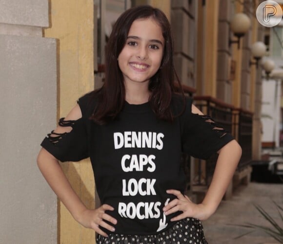Lara Cariello também usou a camisa em homenagem ao diretor artístico Dennis Carvalho