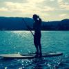 No domingo (29), Isabelli Fontana postou foto do namorado, Di Ferrero fazendo stand up paddle. 'Meu', escreveu no Instagram