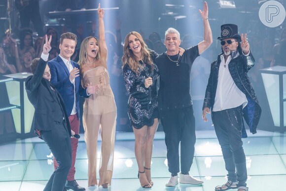 Ivete Sangalo e Claudia Leitte cantaram juntas no palco do 'The Voice Brasil'. Lulu Santos, Carlinhos Brown e Michel Teló também embalaram os telespectadores