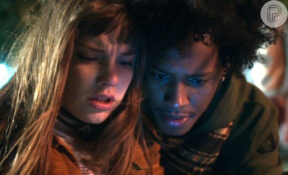 Zelito (Danilo Ferreira dos Santos) salvou Isabela (Alice Wegmann) de um atropelamento, na novela 'A Lei do Amor'