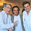 Paulo Goulart posa com Angelo Antonio e Edson Celulari no fim de ano da Rede Globo