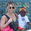 Giovanna Ewbank costuma levar a filha Títi ao colégio no Rio de Janeiro