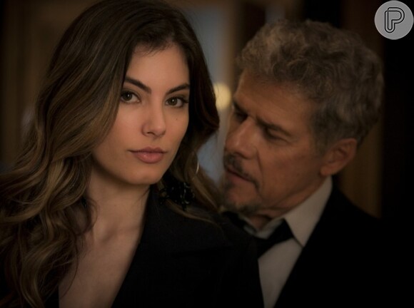 Tião (José Mayer) é agressivo com Camila (Bruna Hamú) quando ela se recusa a fazer programa com ele, na novela 'A Lei do Amor'