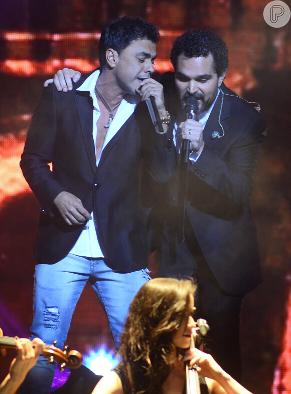 Zezé Di Camargo e Luciano voltam a não dividir camarim em show, de acordo com o jornal "Extra" neste sábado, dia 12 de novembro de 2016