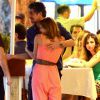 Letícia Colin e Michel Melamed viajaram juntos para Barcelona aumentando os rumores de um namoro