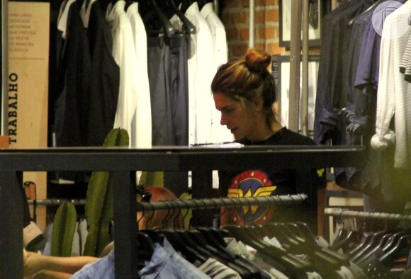 Cauã Reymond e Mariana Goldfarb fizeram compras neste domingo, 13 de novembro de 2016, em um shopping do Rio