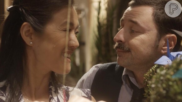 Mieko (Miwa Yanagizawa) e Damasceno (Emilio Orciollo Netto) se beijam e são flagrados por Tanaka (Luis Melo), no capítulo que vai ao ar na terça-feira, dia 22 de novembro de 2016, na novela 'Sol Nascente'