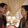 Yana (Luciana Braga) revela ser mãe de Aruna (Thais Melchior), em conversa com Darda (Ana Barrozo), na novela 'A Terra Prometida', na sexta-feira, 25 de novembro de 2016