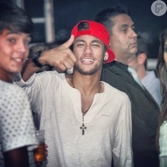 Neymar passa o Réveillon do clube Green Valley no estaleiro Guest House com pai e amigos no clube Green Valley, em Balneário Camboriú, Santa Catarina