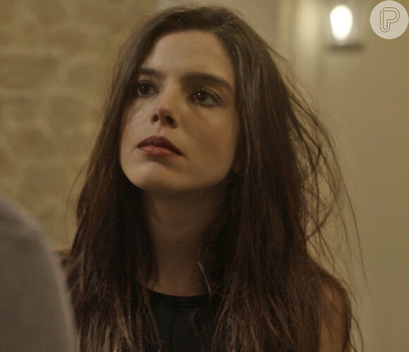 Milena (Giovanna Lancellotti) confronta Ralf (Henri Castelli) sobre a atração que sentem um pelo outro, mas ele insiste em vê-la como uma menina, na novela 'Sol Nascente'