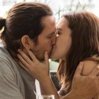 Novela 'Rock Story': Gui desabafa com Júlia e os dois se beijam novamente