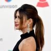 Paula Fernandes apostou em cabelos presos em um rabo de cavalo para ir ao Grammy Latino 2016