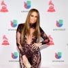 Jennifer Lopez usou macacão justo e com transparência Zuhair Murad Couture no Grammy Latino 2016