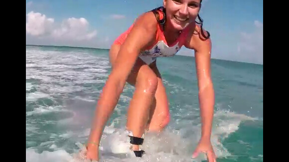 Maya Gabeira volta a surfar dois meses após acidente: '2014 de volta ao mar'