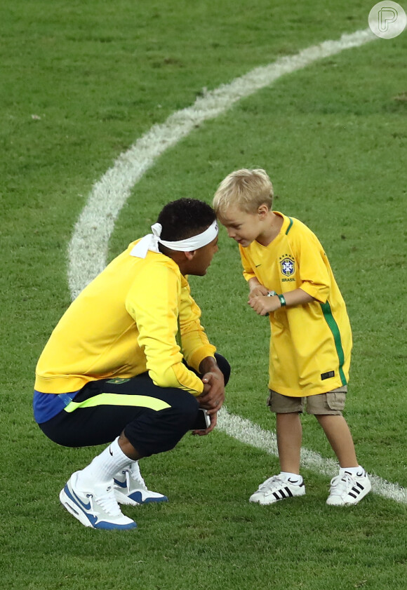 Neymar já posou com o filho, Davi Lucca, de 5 anos, na banheira e postou imagem no Instagram