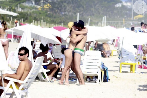 O casal ficou um tempão junto na praia