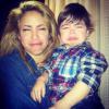 Shakira publicou uma foto imitando a cara de choro do pequeno Milan em seu Facebook