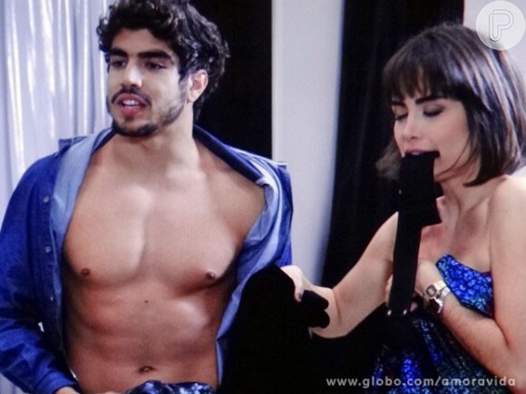 Caio Castro protagonizou cenas quentes com Maria Casadevall em 'Amor à Vida'