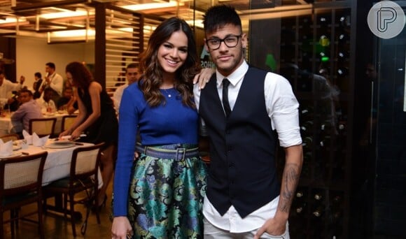 O relacionamento do casal era público em 2014, quando Neymar prestigiou a atriz na exibição do último capítulo de 'Em Família'