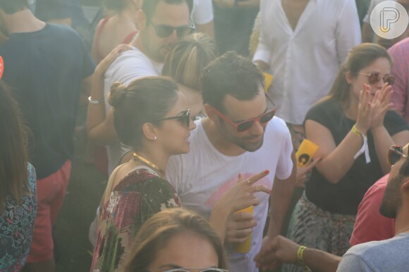 Carol Celico troca carinhos com namorado, Eduardo Scarpa, em Trancoso na madrugada deste quarta-feira, dia 28 de dezembro de 2016