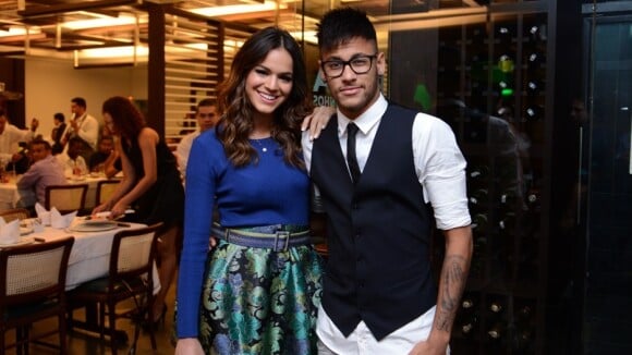 Bruna Marquezine dança e Neymar observa a atriz em novo vídeo na web. Veja!