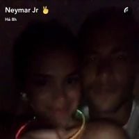 Bruna Marquezine rebola com Neymar ao som de funk em festa de Réveillon. Vídeo!