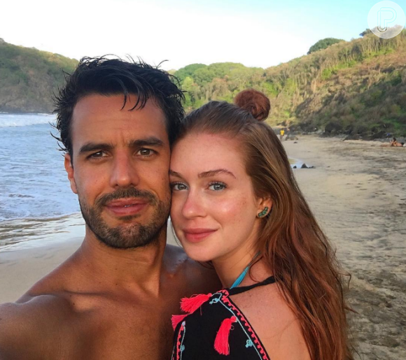 Marina Ruy Barbosa curte praia de Fernando de Noronha com o noivo, Xandinho Negrão, em 1° de dezembro de 2017