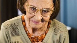 Retorno de Laura Cardoso quebra ficção de 'Sol Nascente' com aplausos. Entenda!