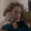 Camila Morgado usou o celular ao contrário na novela 'A Lei do Amor', nesta segunda-feira, 2 de janeiro de 2017. Na cena, Vitória ligou para Silvia (Regina Braga)