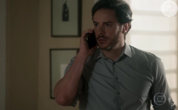 Ricardo Tozzi usou o celular desligado para o seu personagem, Augusto, na novela 'A Lei do Amor' ligar para Vitória (Camila Morgado)