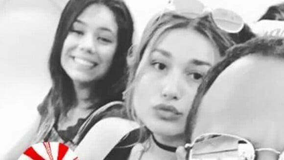 Sasha posa no avião com amigos após réveillon em Trancoso: 'Voltando para o Rio'