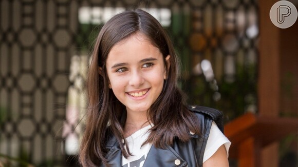 Chiara (Lara Cariello) pergunta por que Alex (Caio Paduan) chama Lorena de Júlia (Nathalia Dill) na novela 'Rock Story'