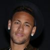 'Neymar sabe que para um relacionamento sério com Bruna Marquezine, só amadurecendo. E ele está cumprindo o que ela pediu, que era se afastar das farras', disse um amigo próximo para o jornal 'Extra'