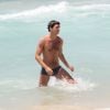Júlia Oristanio, ex de Rafael Vitti, exibe boa forma na praia com amigo nesta sexta-feira, dia 06 de janeiro de 2017