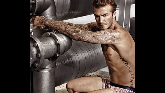 David Beckham exibe corpo sarado em campanha de roupas íntimas para a H&M