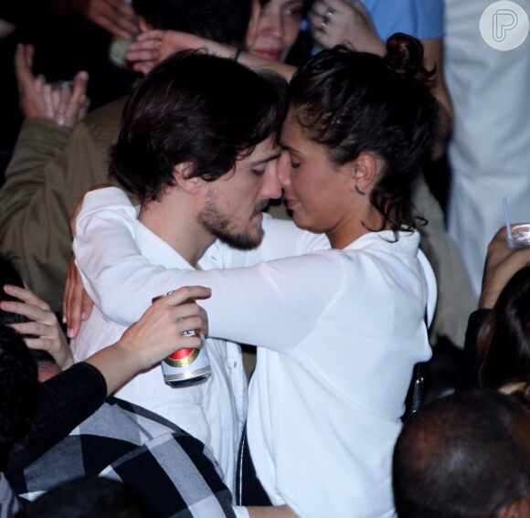 Camila Pitanga e Igor Angelkorte se beijaram em show em julho de 2016. O casal foi junto ao aniversário de Leandra Leal na casa da atriz em setembro de 2015. No mês seguinte, Antonio Pitanga, pai dela, confirmou o namoro