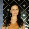 Acsa (Marisol Ribeiro) procura pela mãe no acampamento ao lado do primo, Otniel (Leonardo Miggiorin), no capítulo desta quarta-feira, 11 de janeiro de 2017, da novela 'A Terra Prometida'