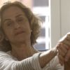 Vitória (Camila Morgado) conta a Silvia (Regina Braga) sobre seu filho e ela fica comovida ao saber que é avó, na novela 'A Lei do Amor'
