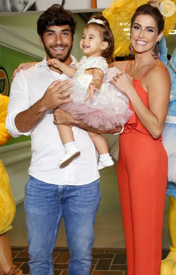 Deborah Secco é casada com o ator Hugo Moura, com quem tem uma filha, Maria Flor, de 1 ano