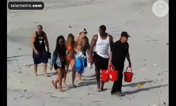 Justin Bieber foi flagrado curtindo dia de praia no Panamá