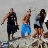 Justin Bieber foi filmado e fotografado enquanto esteve em praia do Panamá