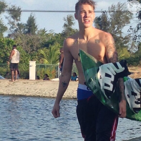 Após prisão em Miami, Justin Bieber relaxa em praia luxuosa do Panamá