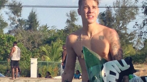 Justin Bieber curte praia no Panamá com Chantel Jeffries após prisão em Miami