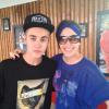 Fã posa com Justin Bieber em luxuoso hotel no Panamá