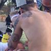 Justin Bieber relaxa em praia após prisão em Miami